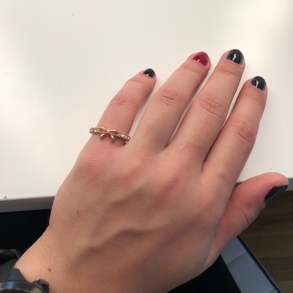 Gold Bow Ring - Picture 4 of 7